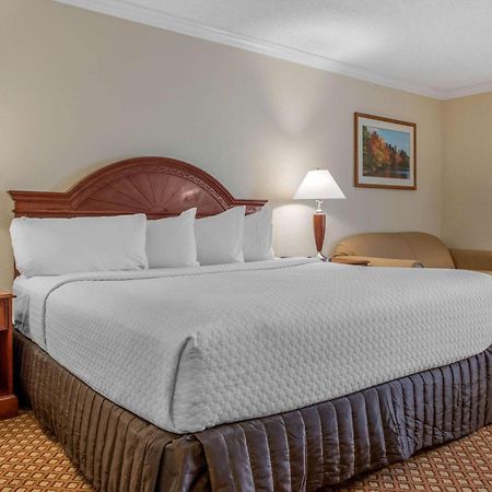 Quality Hotel Conference Center Cincinnati בלו אש מראה חיצוני תמונה