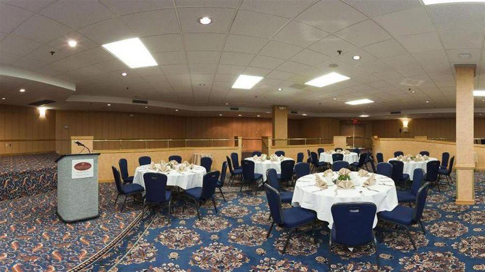 Quality Hotel Conference Center Cincinnati בלו אש מראה חיצוני תמונה