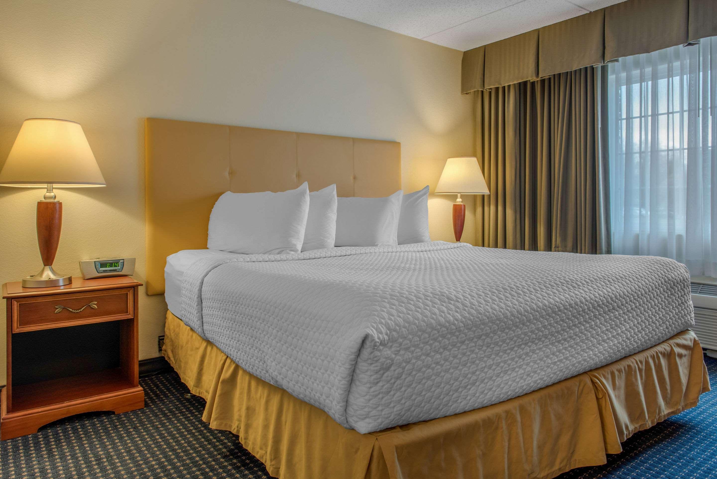 Quality Hotel Conference Center Cincinnati בלו אש מראה חיצוני תמונה