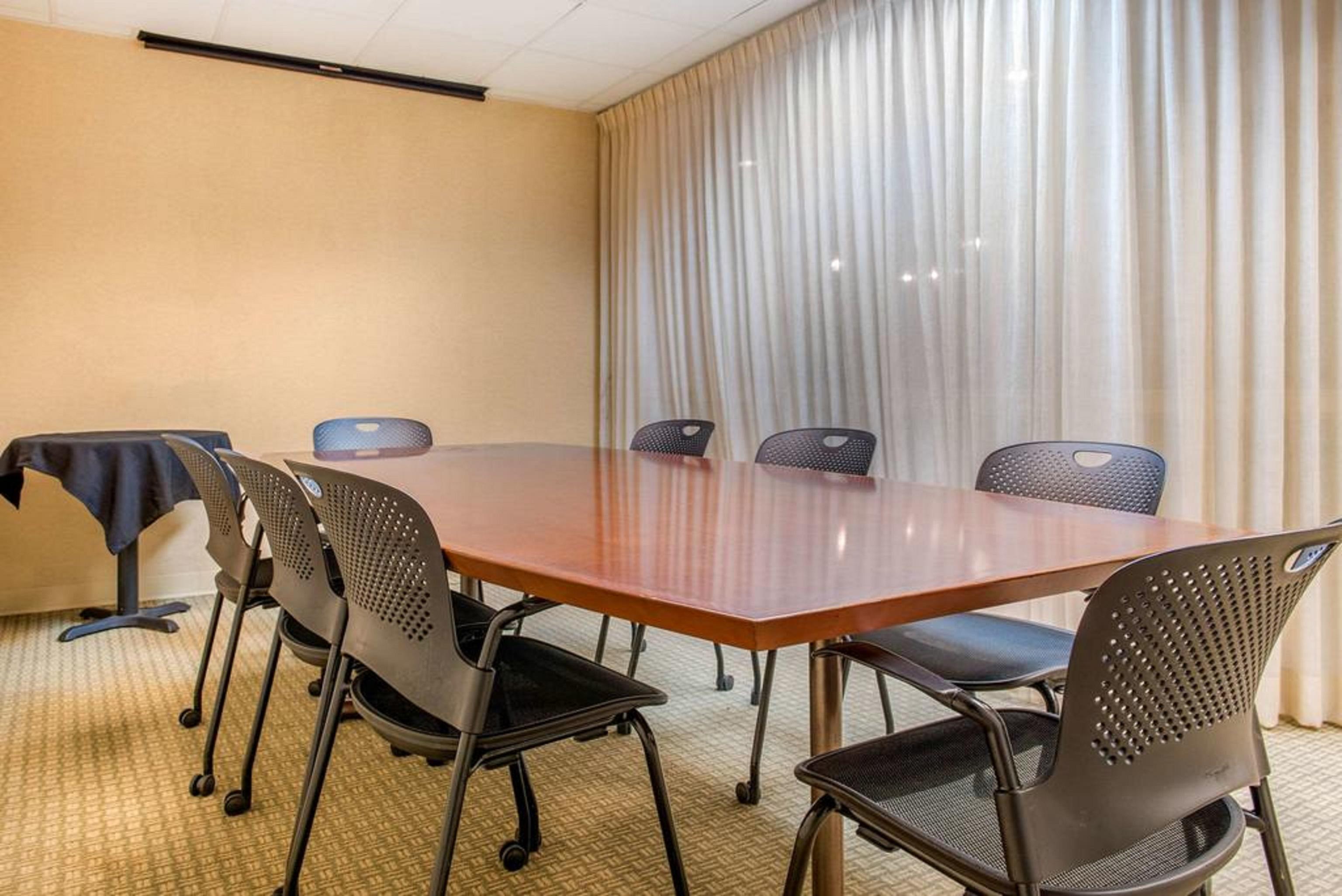 Quality Hotel Conference Center Cincinnati בלו אש מראה חיצוני תמונה