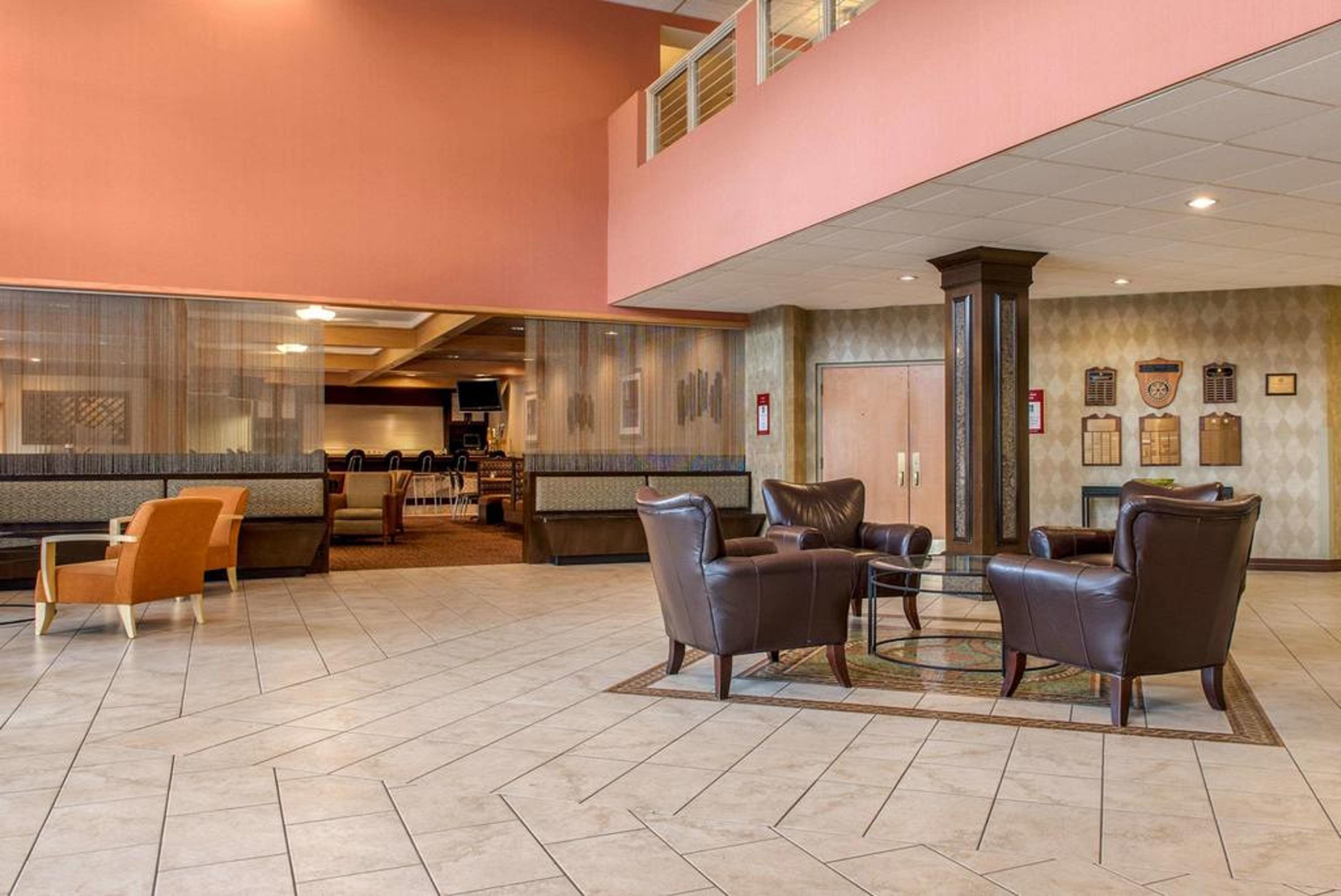 Quality Hotel Conference Center Cincinnati בלו אש מראה חיצוני תמונה