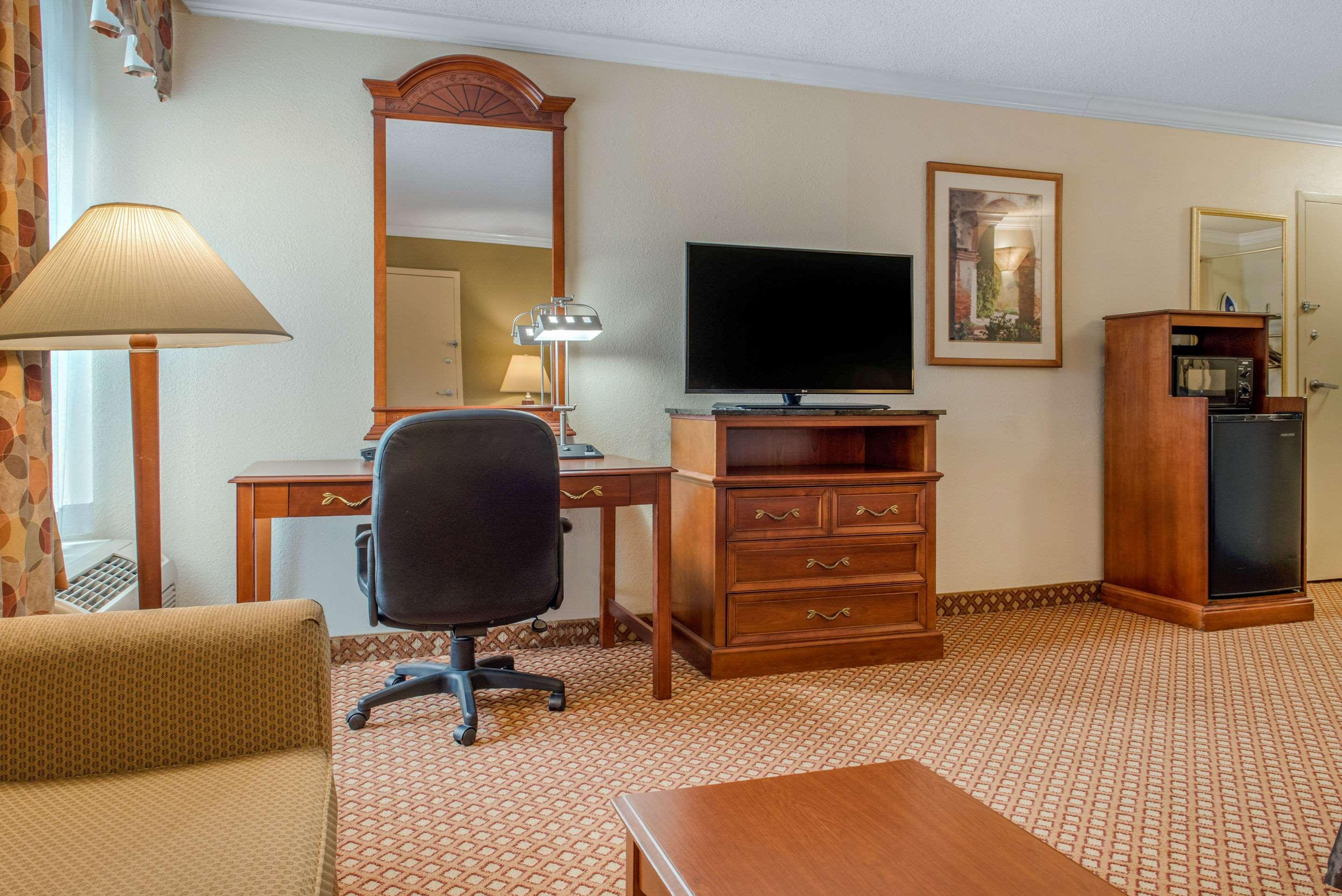 Quality Hotel Conference Center Cincinnati בלו אש מראה חיצוני תמונה