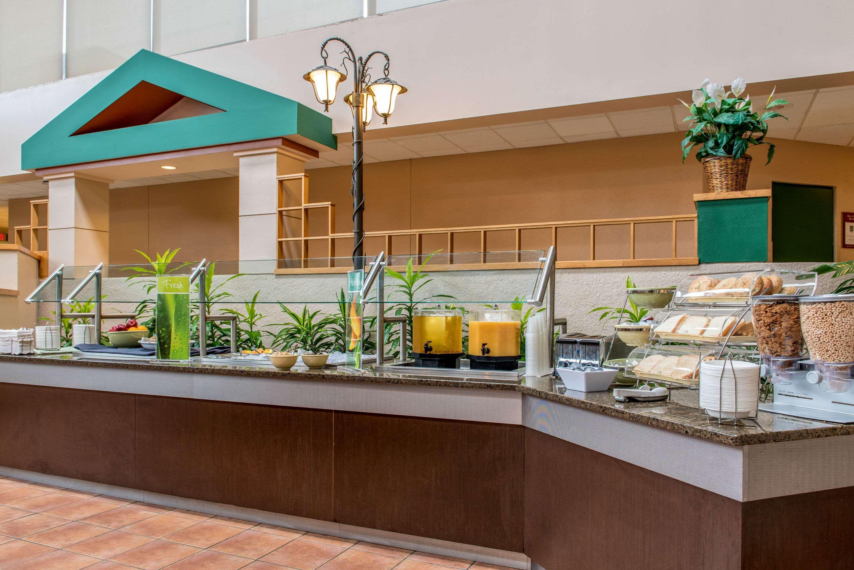 Quality Hotel Conference Center Cincinnati בלו אש מראה חיצוני תמונה