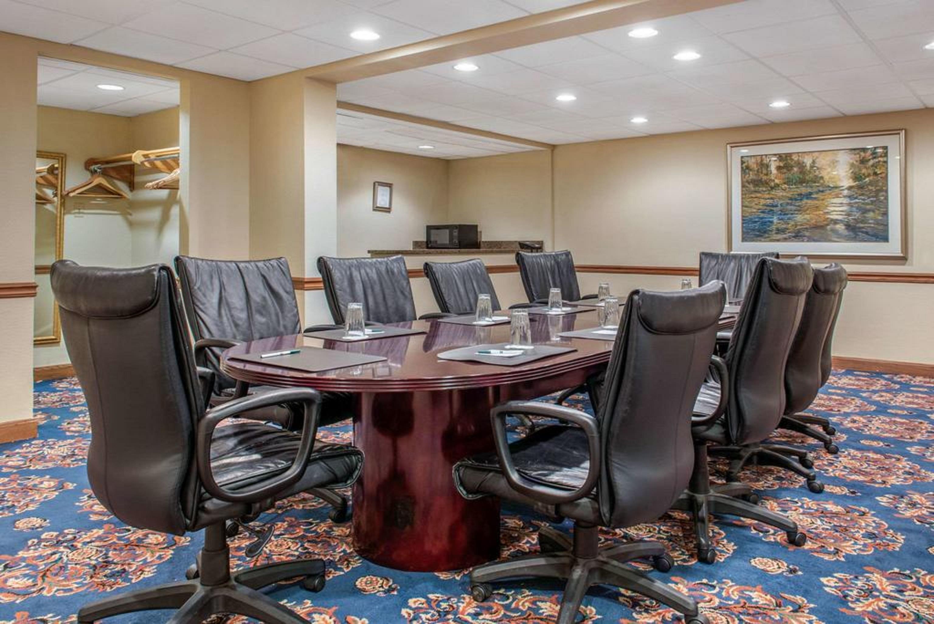Quality Hotel Conference Center Cincinnati בלו אש מראה חיצוני תמונה