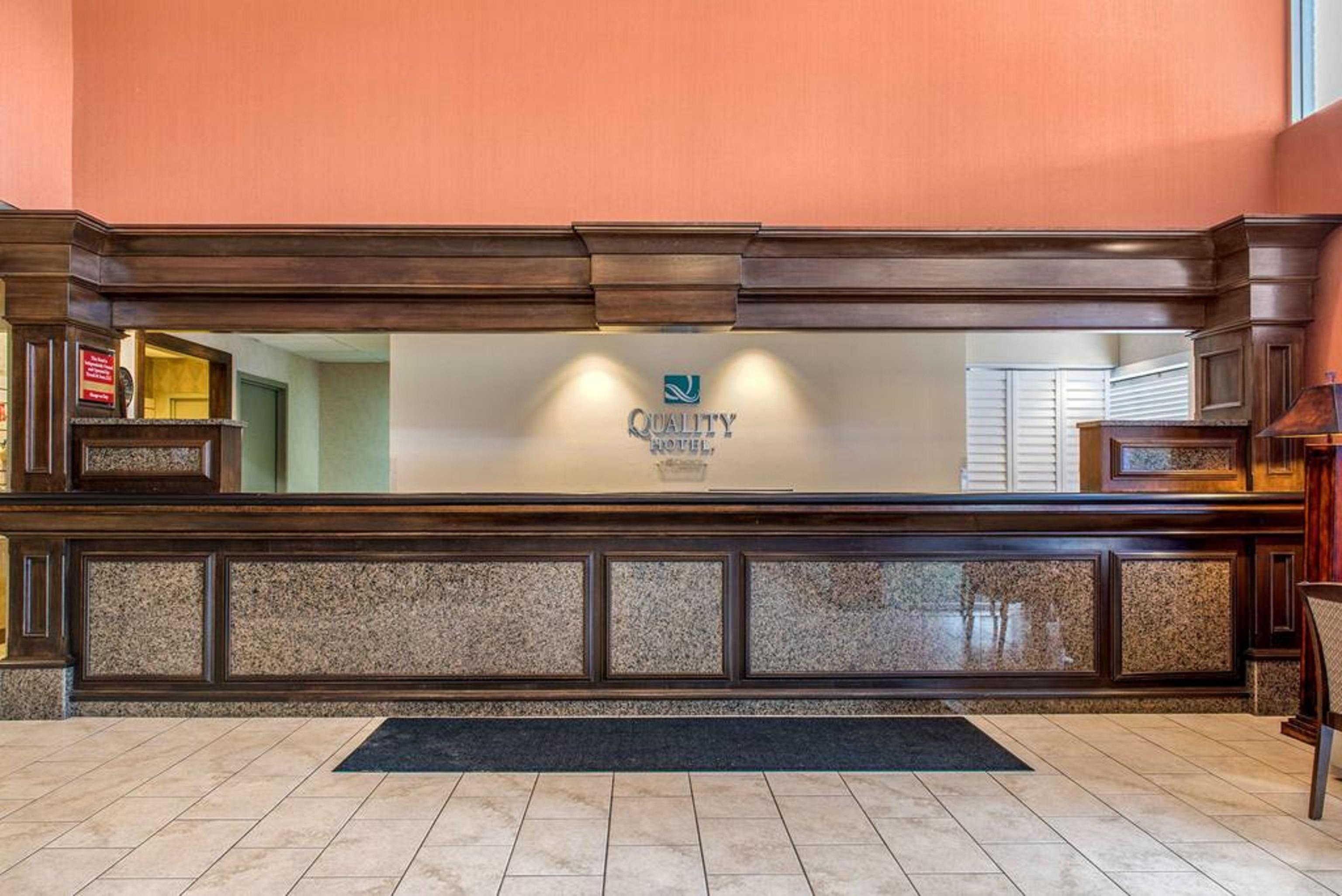 Quality Hotel Conference Center Cincinnati בלו אש מראה חיצוני תמונה