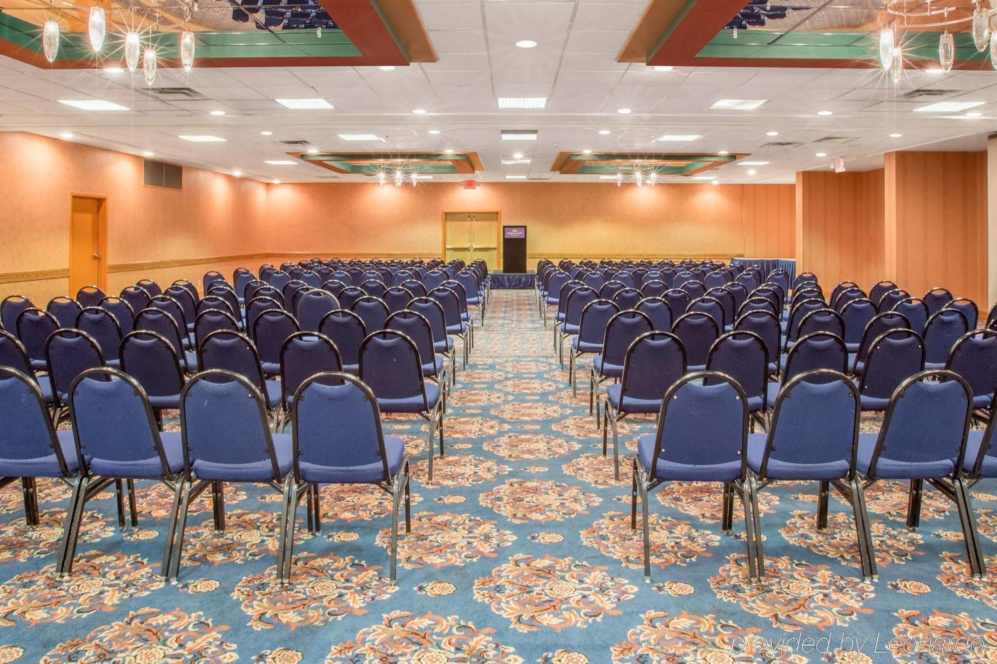 Quality Hotel Conference Center Cincinnati בלו אש מראה חיצוני תמונה