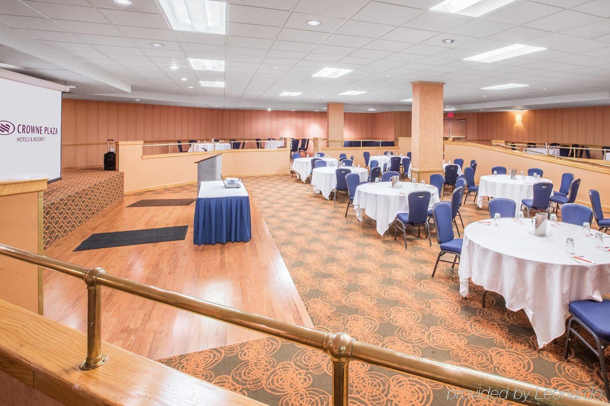 Quality Hotel Conference Center Cincinnati בלו אש מראה חיצוני תמונה