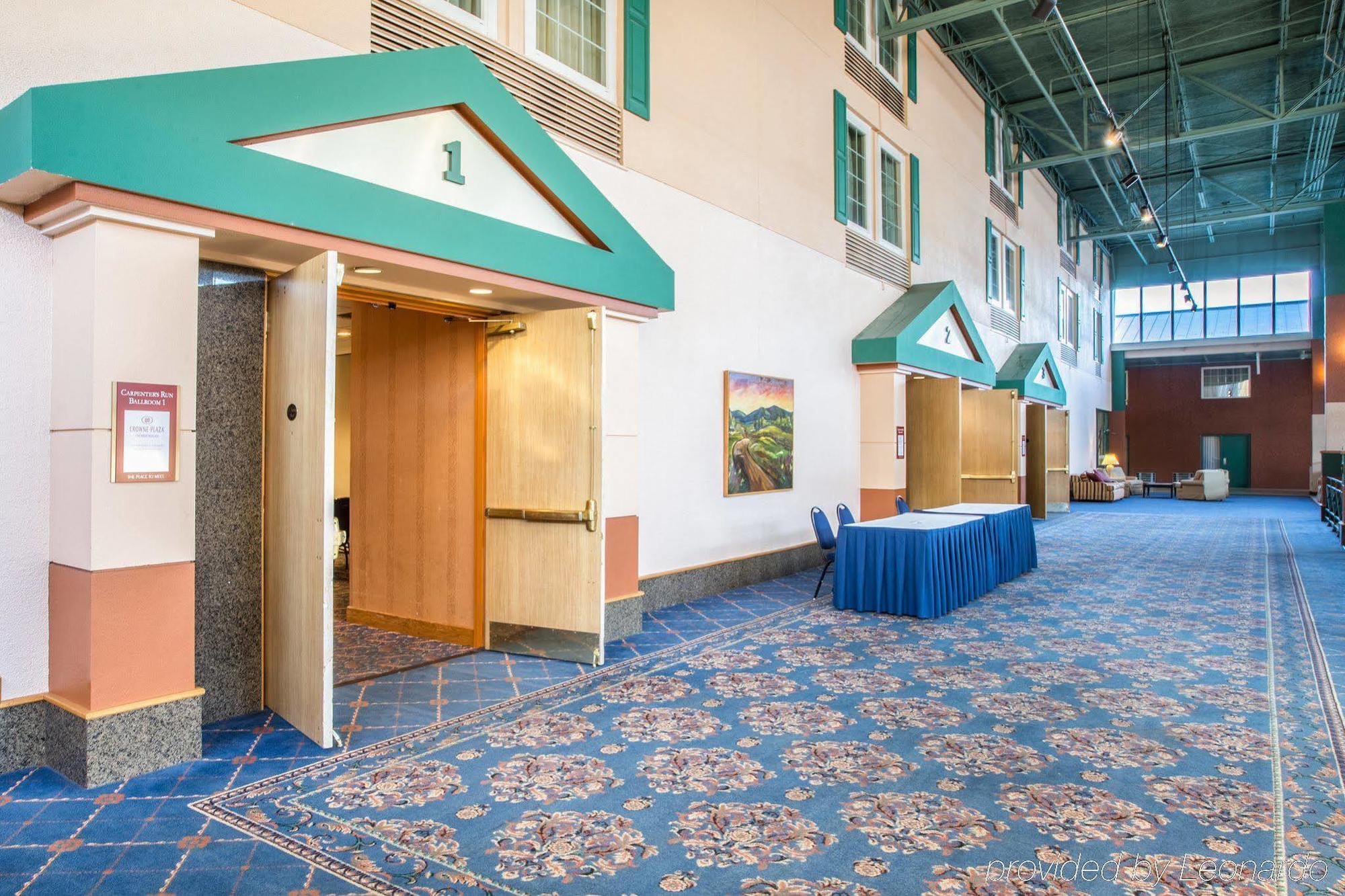 Quality Hotel Conference Center Cincinnati בלו אש מראה חיצוני תמונה