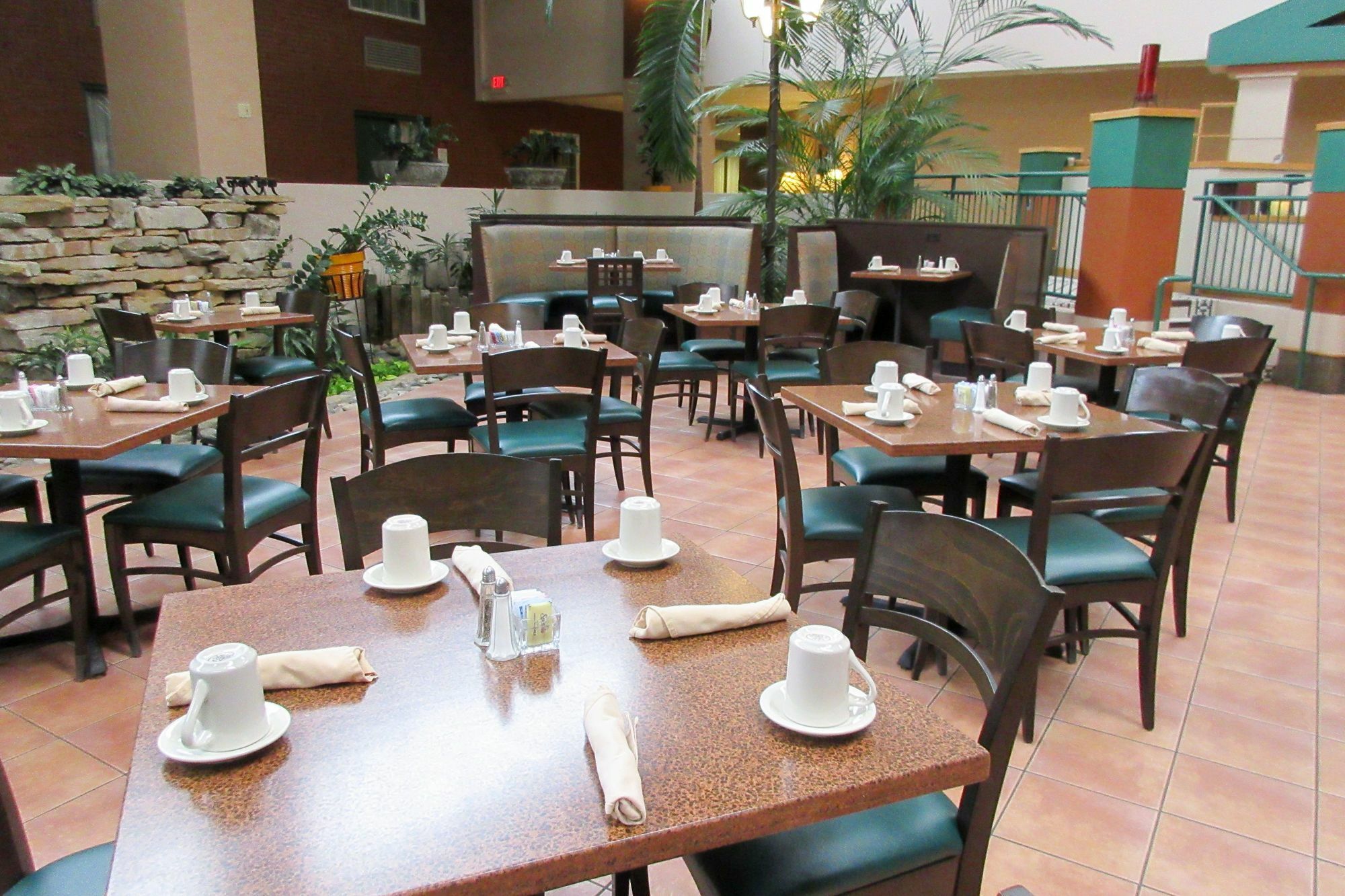 Quality Hotel Conference Center Cincinnati בלו אש מראה חיצוני תמונה